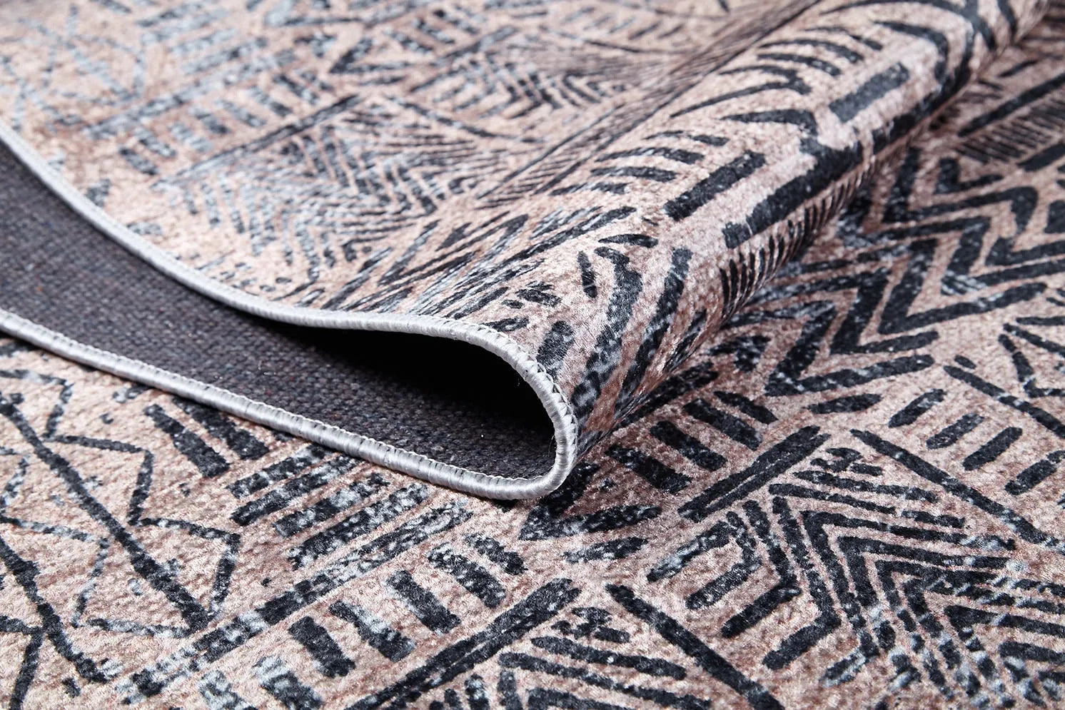 Blassrosa, cremebeige, geometrisch gemusterter Kelim-Teppich