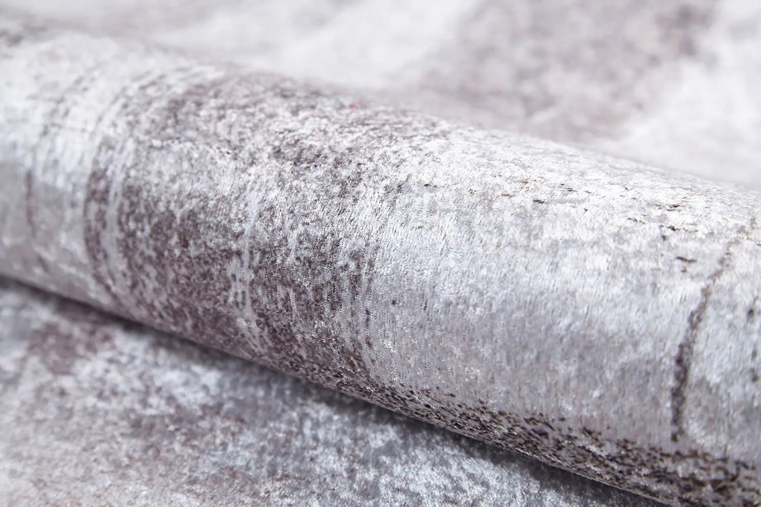 Blassrosa, cremebeige, geometrisch gemusterter Kelim-Teppich