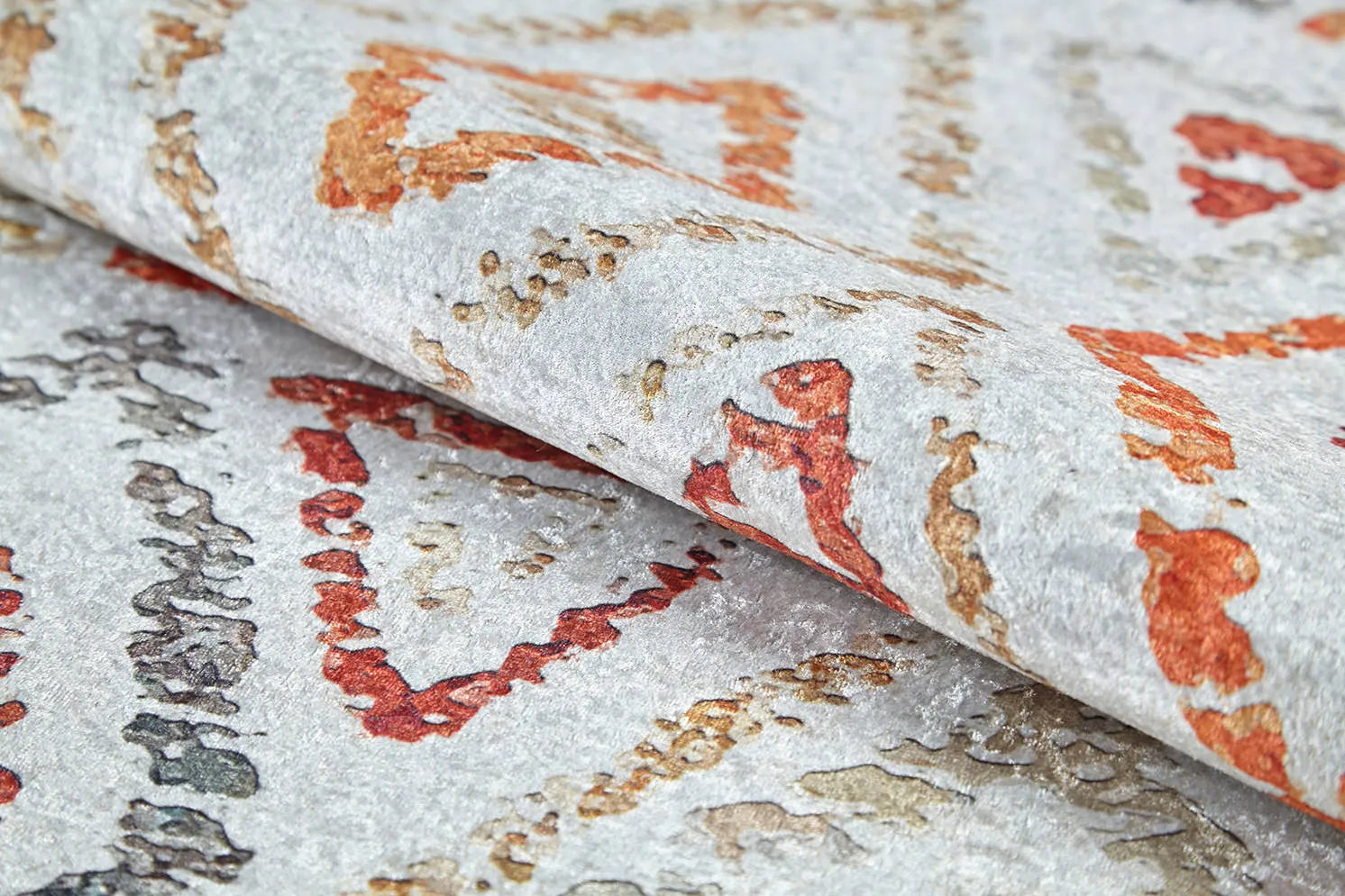 Blassrosa, cremebeige, geometrisch gemusterter Kelim-Teppich