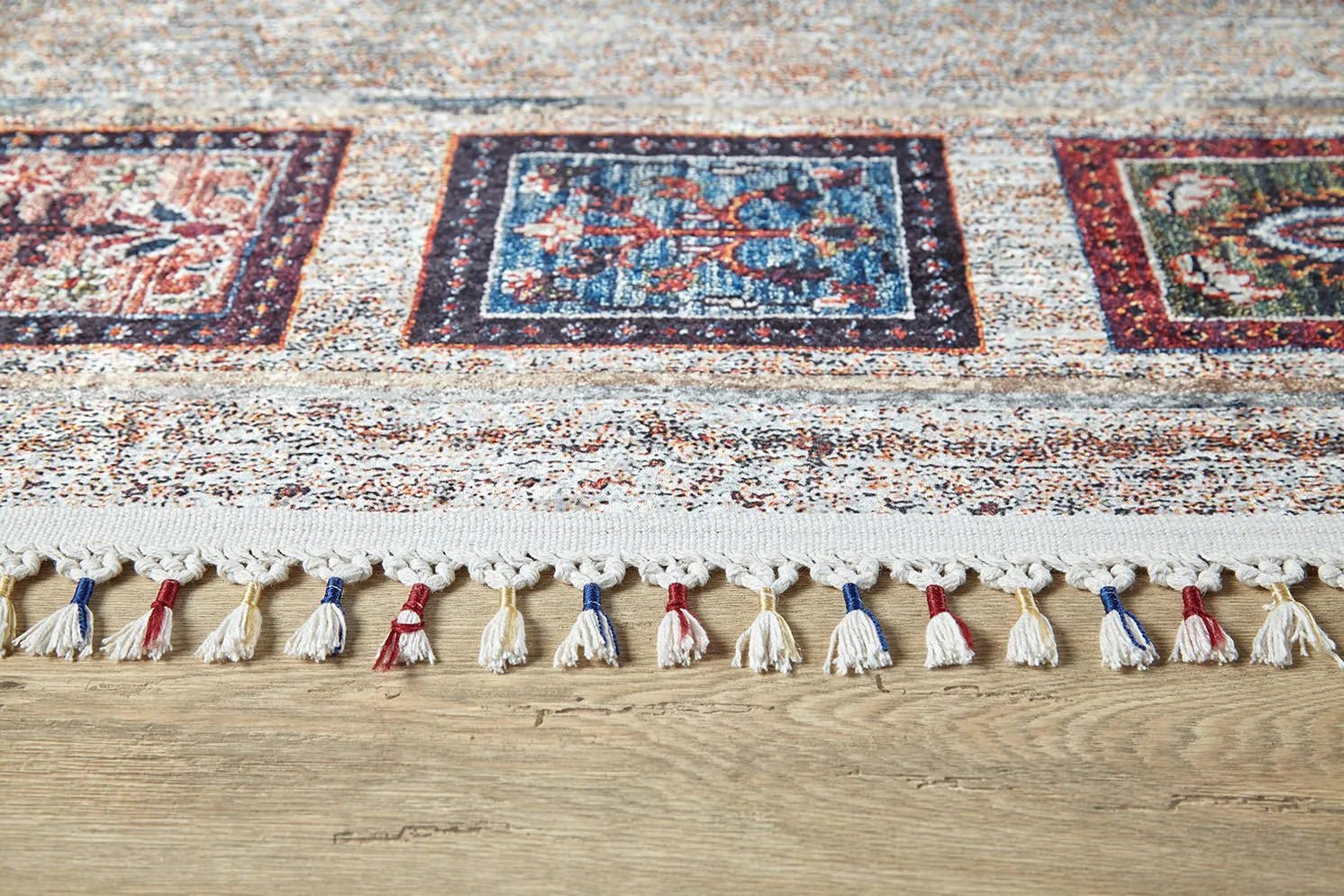 Örgü Saçaklı Bej Toprak Çok Renkli Halı