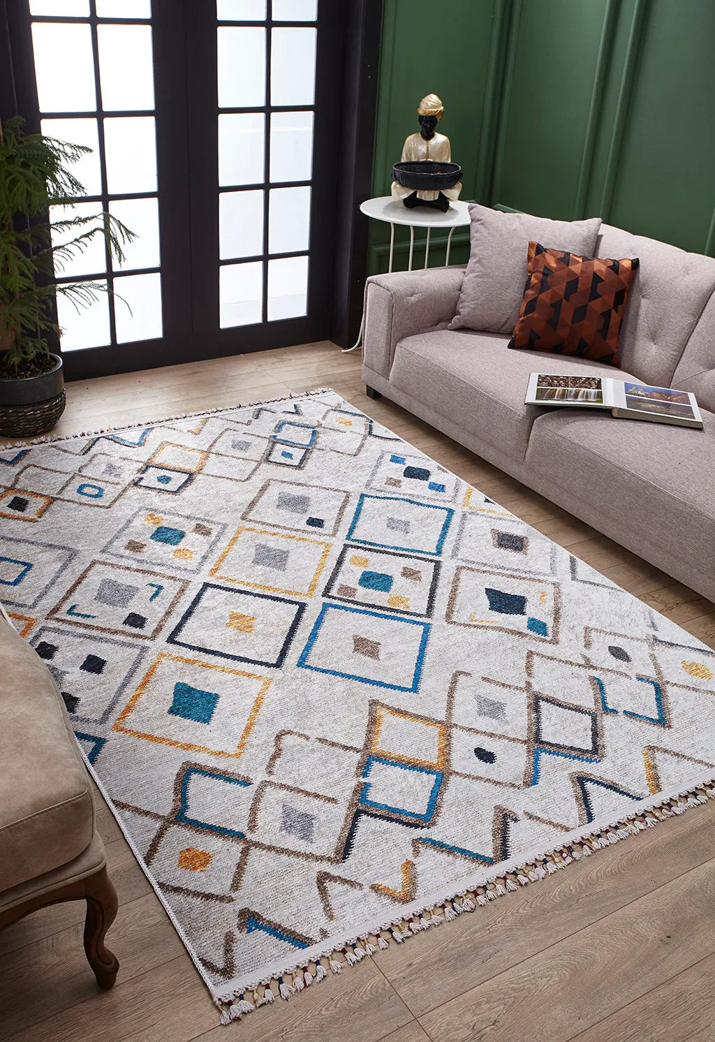 Geometrisch gemusterter böhmischer anatolischer Teppich im marokkanischen Stil