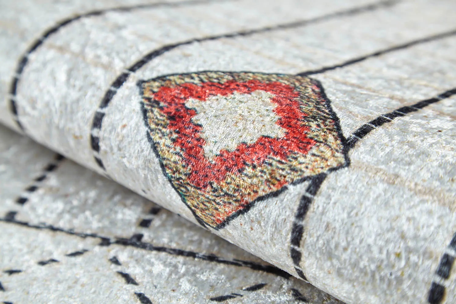 Blassrosa, cremebeige, geometrisch gemusterter Kelim-Teppich