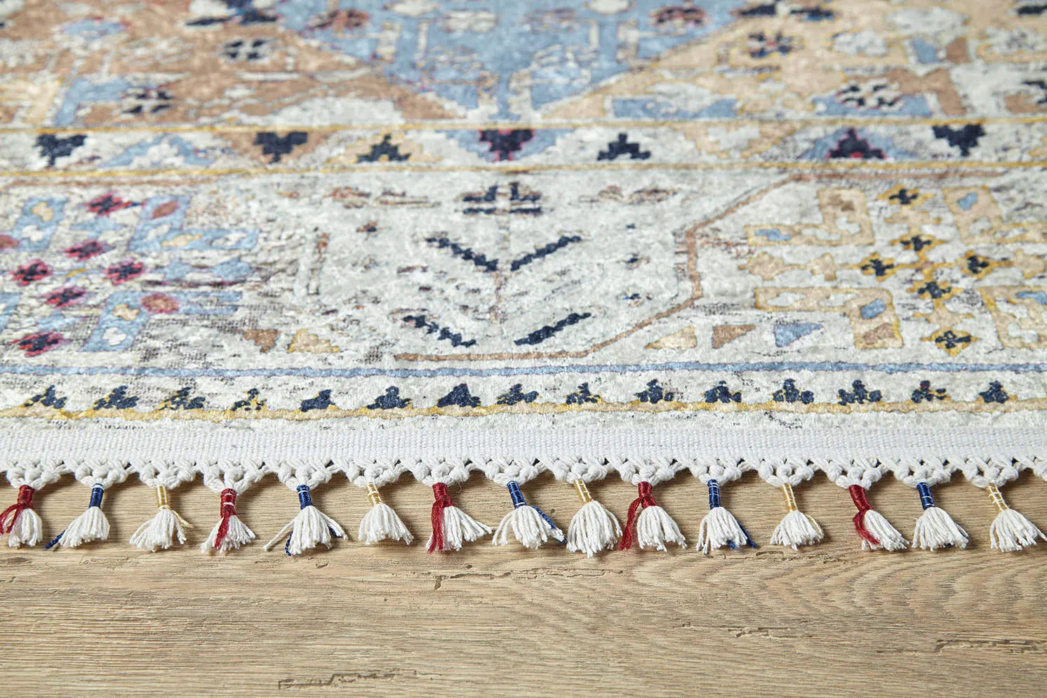 Örgü Saçaklı Bej Pastel Tonlarda Halı