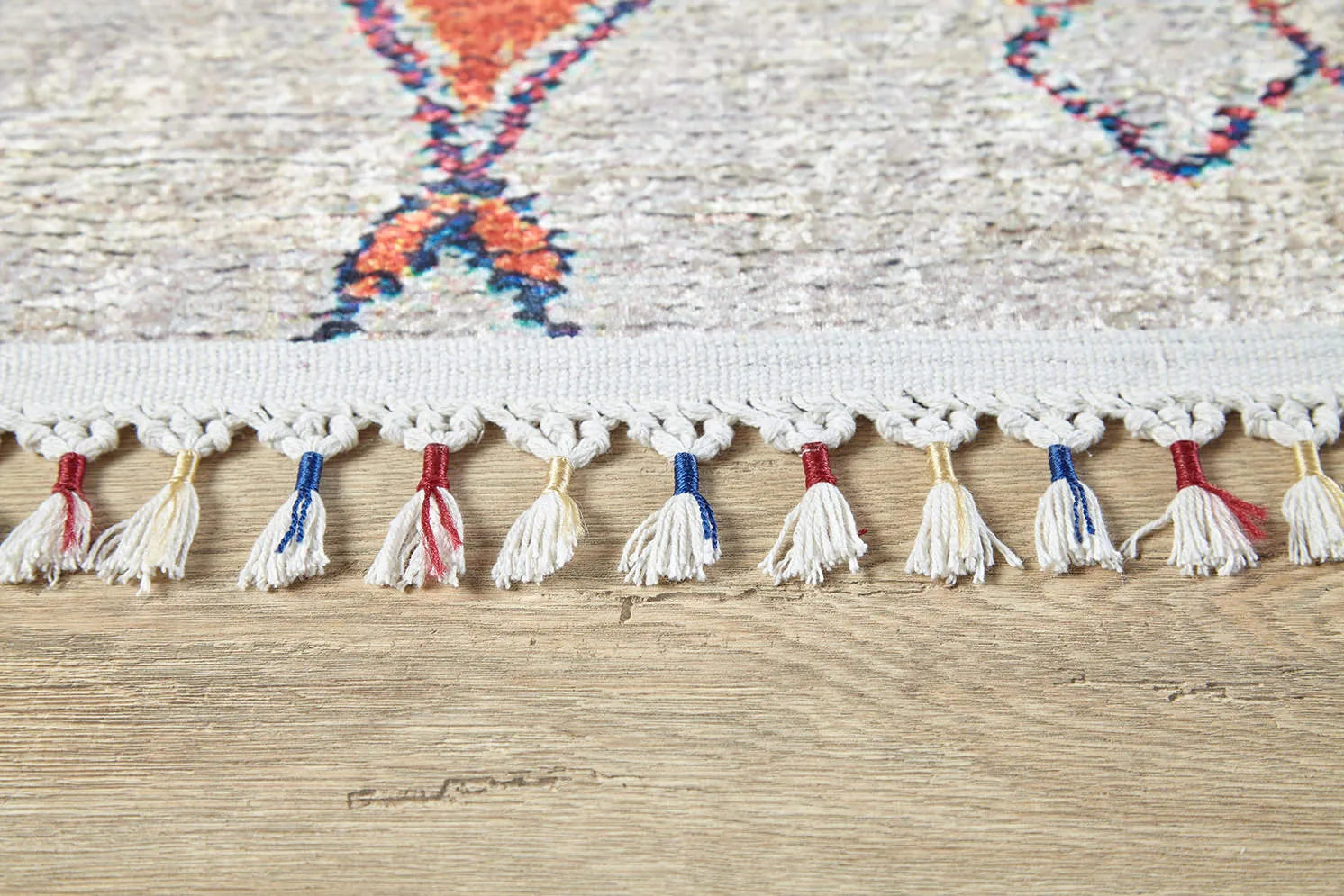 Örgü Saçaklı Bej Çok Renkli Otantik Halı