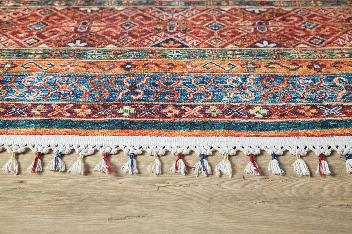 Blassrosa, cremebeige, geometrisch gemusterter Kelim-Teppich