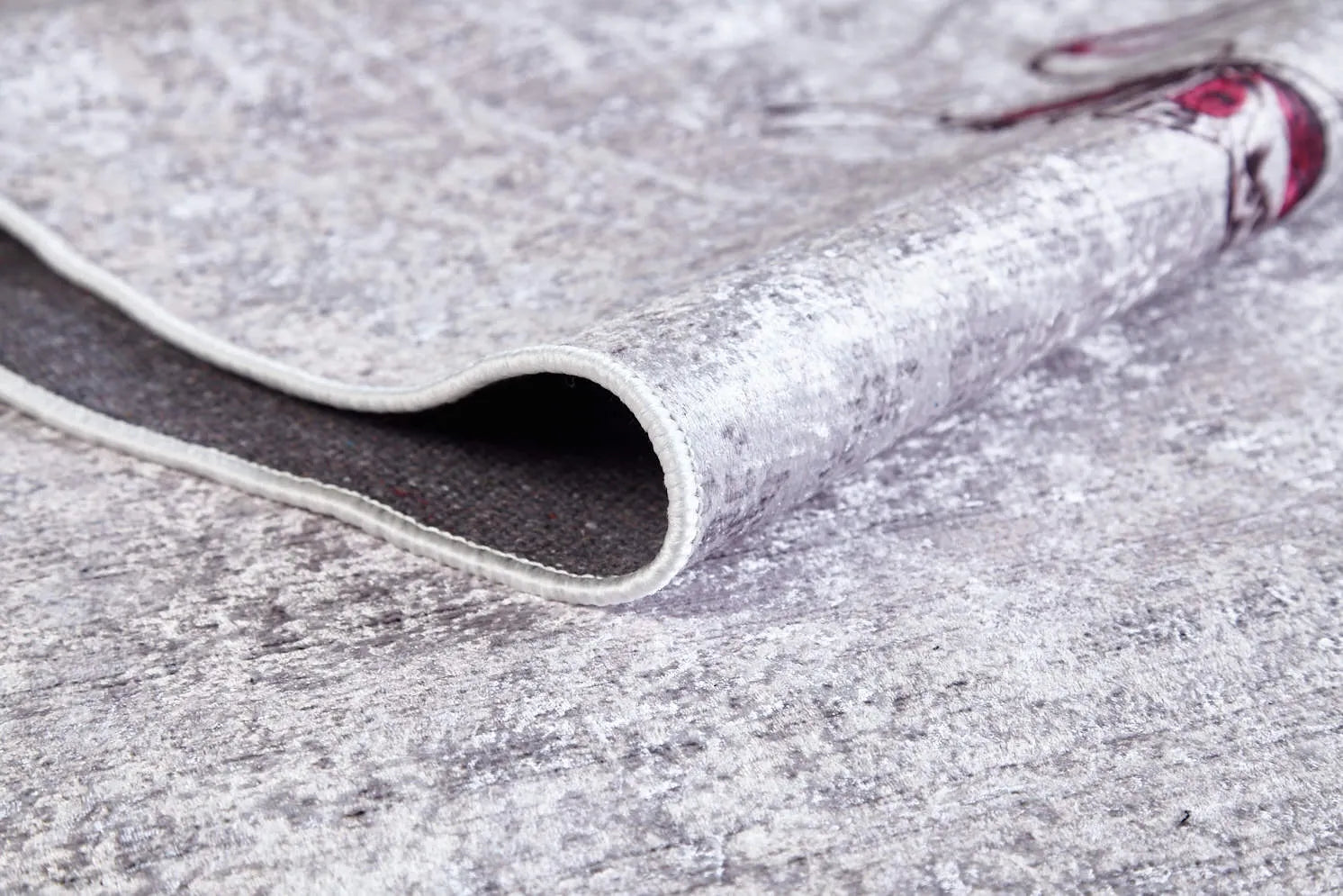 Blassrosa, cremebeige, geometrisch gemusterter Kelim-Teppich