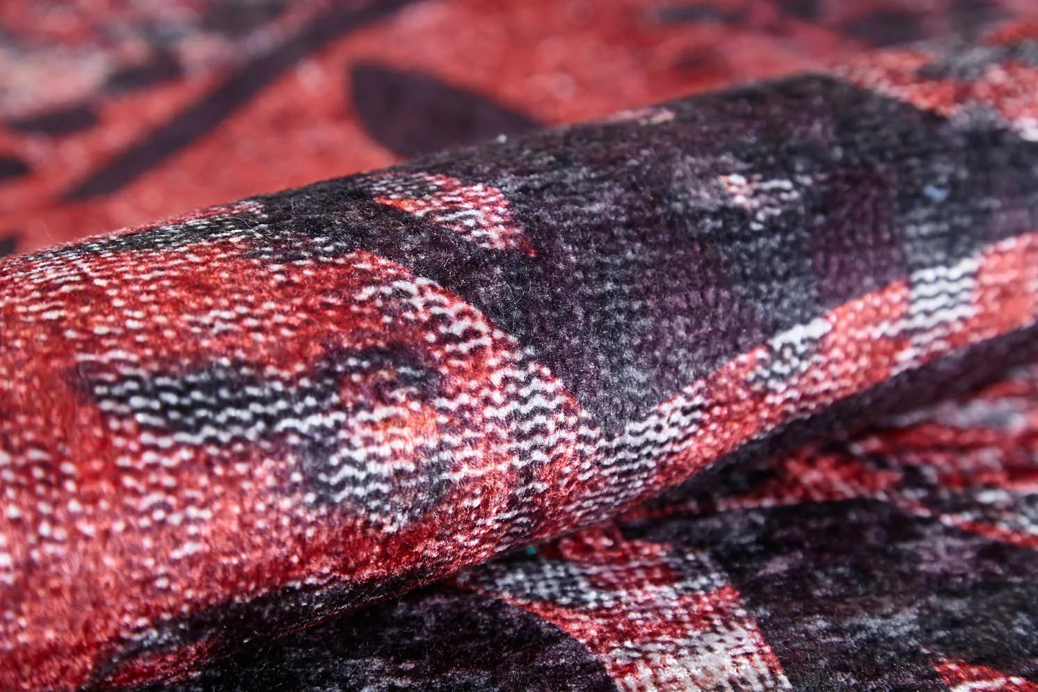 Blassrosa, cremebeige, geometrisch gemusterter Kelim-Teppich