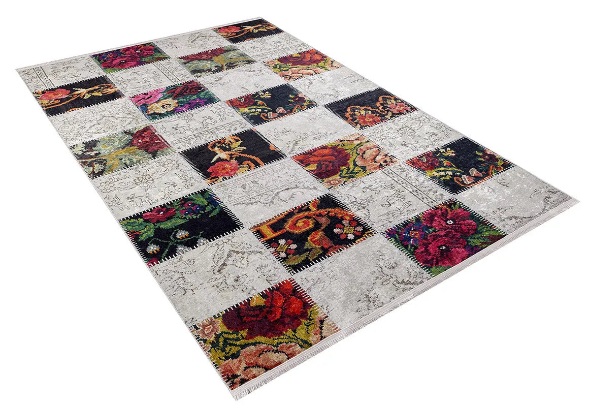 Çok Renkli Çiçekli Patchwork Desenli Halı