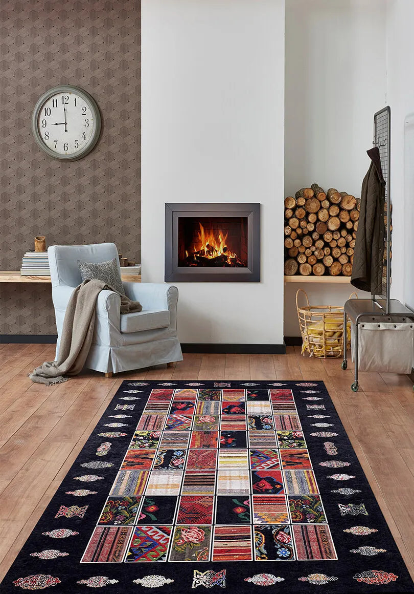 Siyah Zemin Çok Renkli Kareli Patchwork Halı