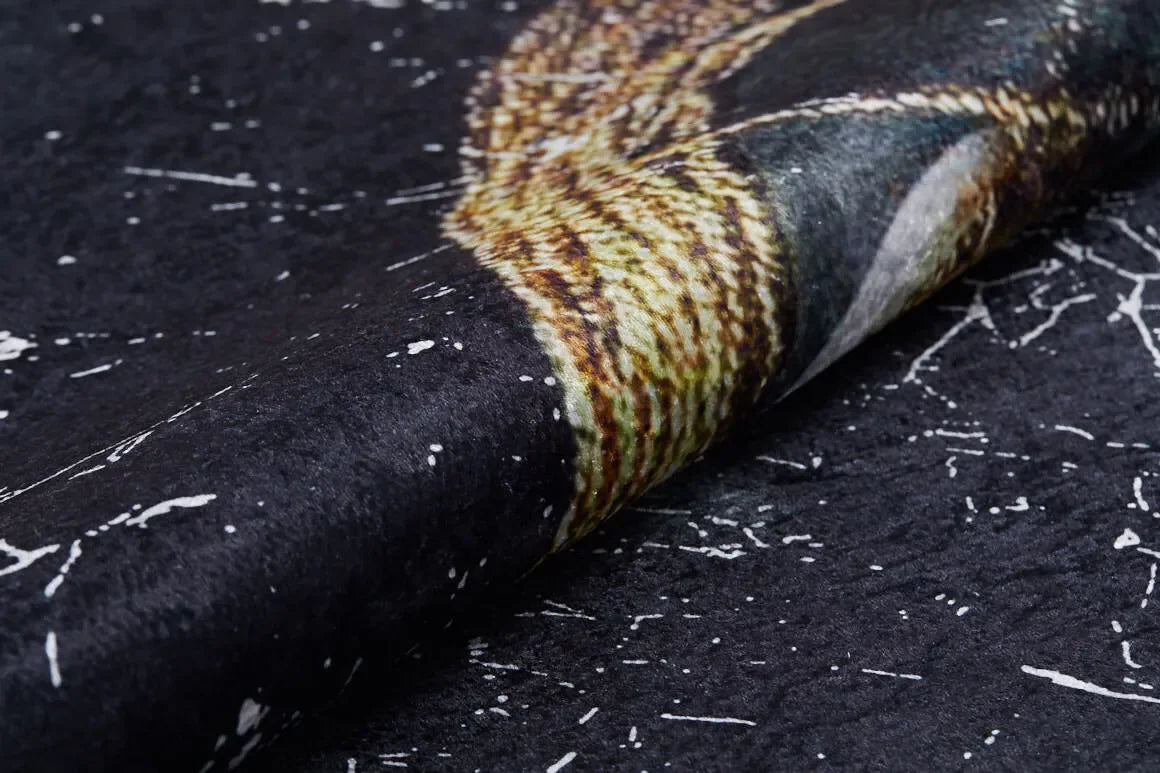 Lüks Siyah Altın Efektli Kadın Portresi Sanatsal Halı