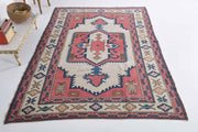1970'lerden Anadolu kökenli oryantal desenli el dokuma vintage halı, 192x274 cm