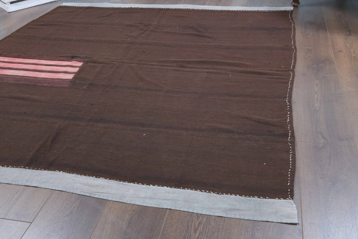 Kırmızı renkli el dokuma vintage kare kilim, %100 yün dokuma