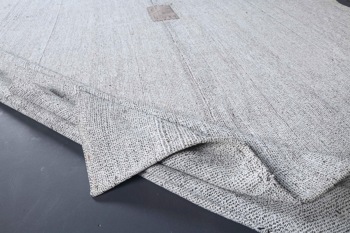 Anadolu kökenli el dokuma kilim – 1960'lar üretimi, düz zeminli
