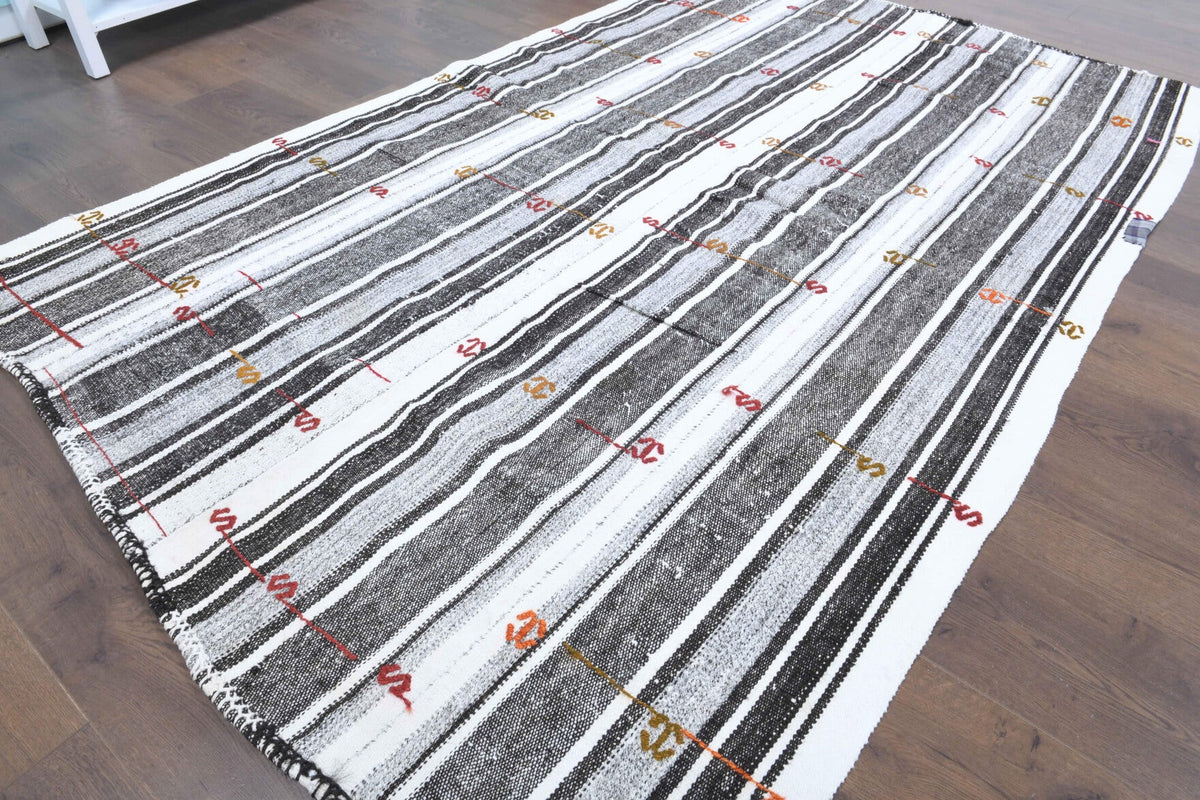 Tek parça el dokuma vintage kilim 148x230 cm (3,4 m²) – Pera Halı