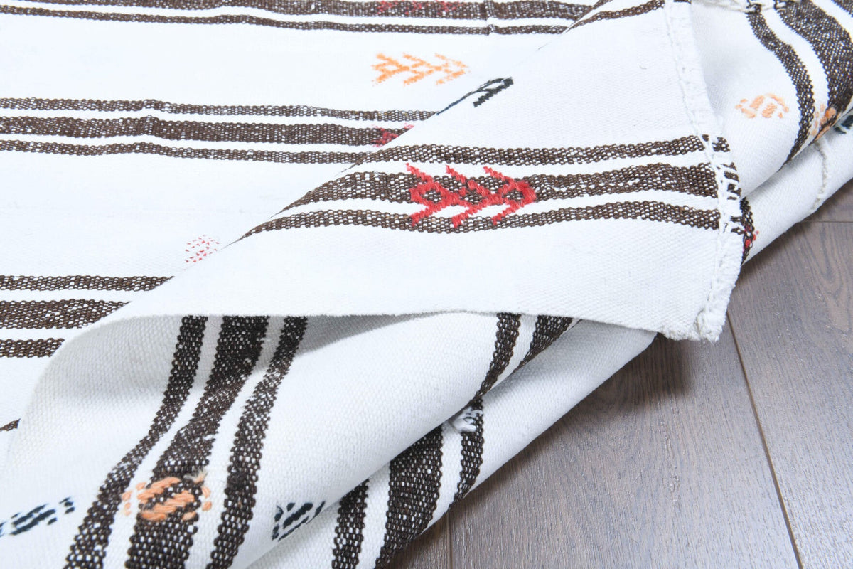 Anadolu kökenli el dokuma kilim – 1960'lar üretimi, çizgili