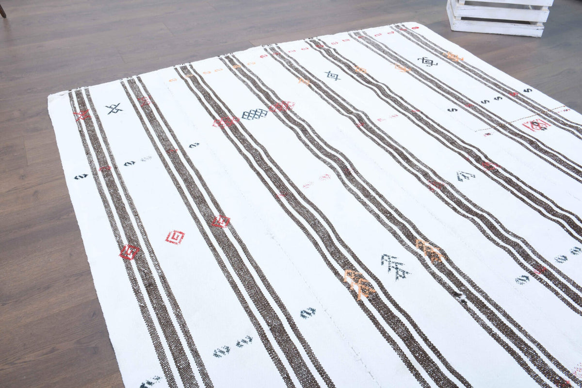 Gri ve beyaz renkli el dokuma vintage kilim, %100 yün dokuma