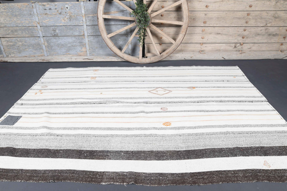 El yapımı vintage halı 178x249 cm çizgili desenli yün - kenar ve saçak detayı