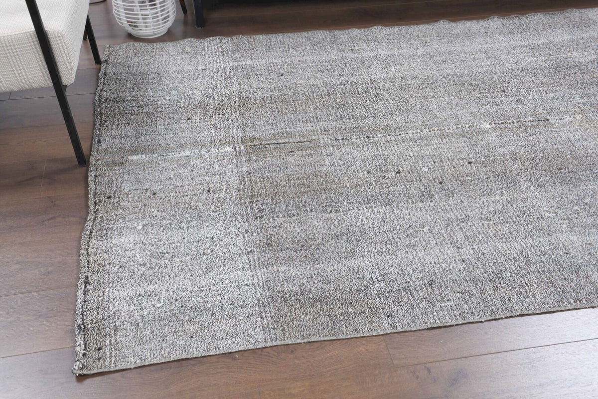 Anadolu kökenli el dokuma kilim – 1960'lar üretimi, düz zeminli