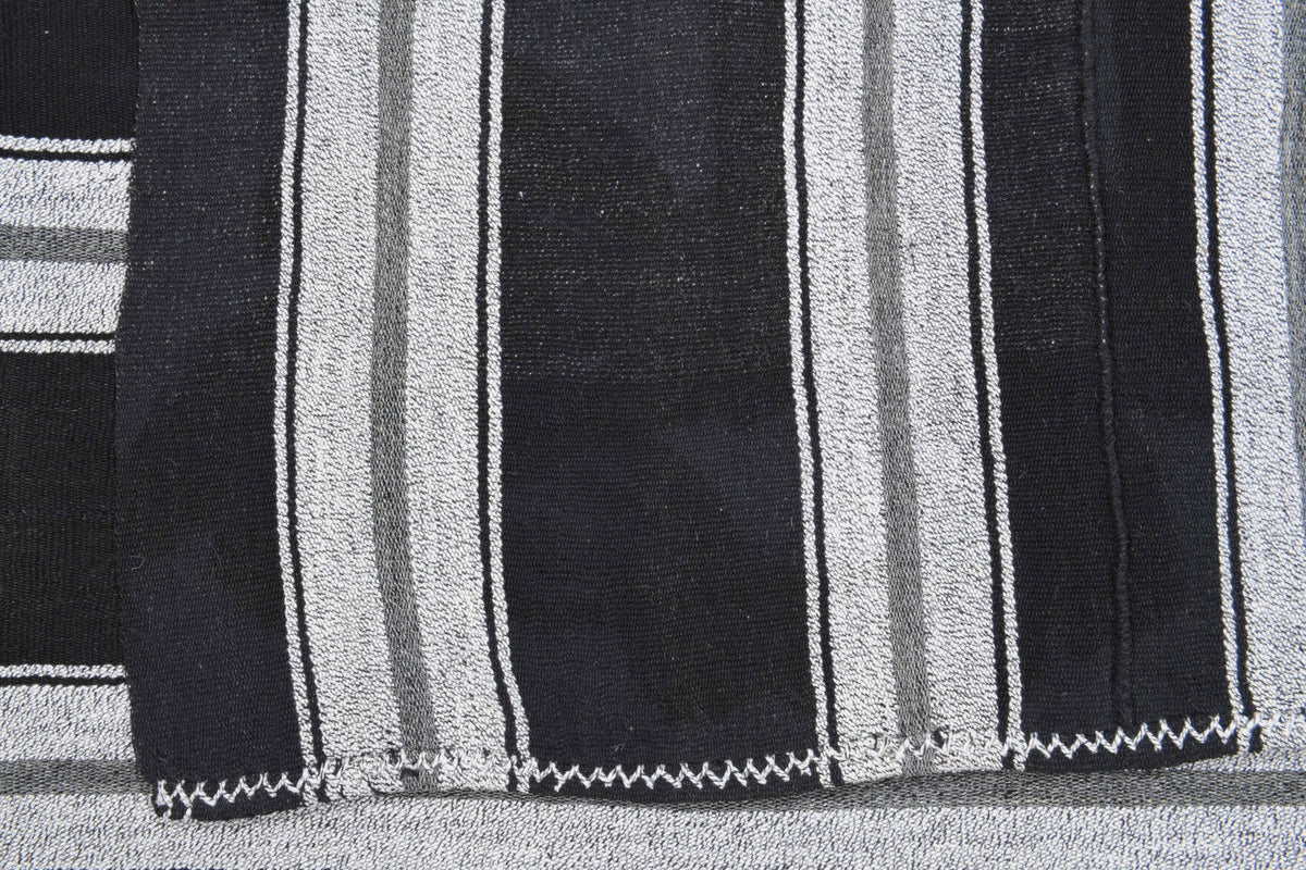 Anadolu kökenli el dokuma kilim – 1960'lar üretimi, çizgili