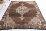 1970'lerden Anadolu kökenli oryantal desenli el dokuma vintage halı, 196x267 cm
