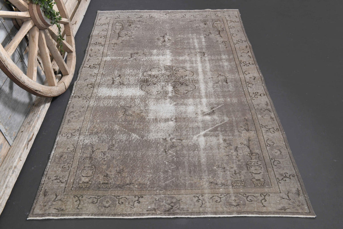 El yapımı vintage halı 152x274 cm oryantal desenli yün - yakın çekim doku detayı