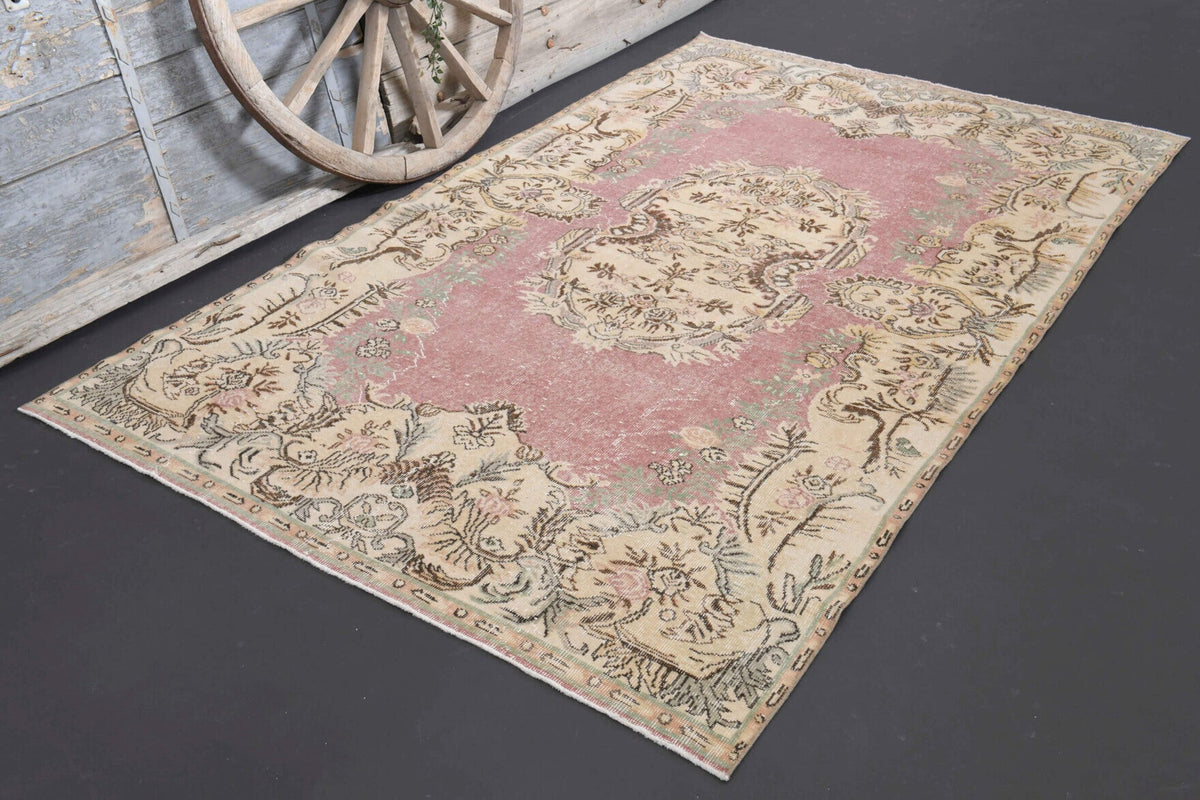 El yapımı vintage halı 152x274 cm oryantal desenli yün - yakın çekim doku detayı
