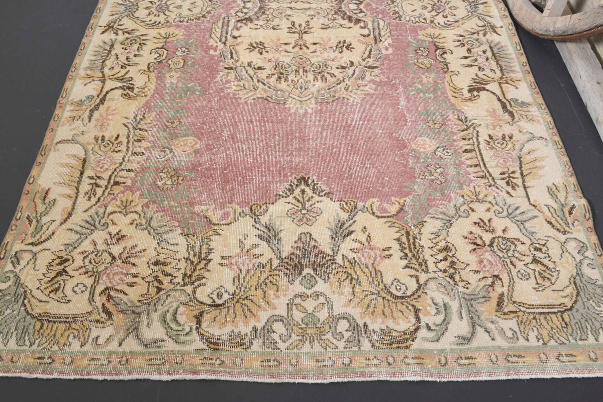 El yapımı vintage halı 152x274 cm oryantal desenli yün - mekan görünümü