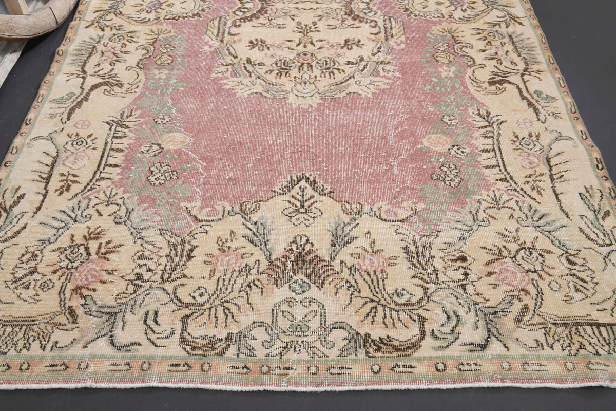El yapımı vintage halı 152x274 cm oryantal desenli yün - açık alan görünümü