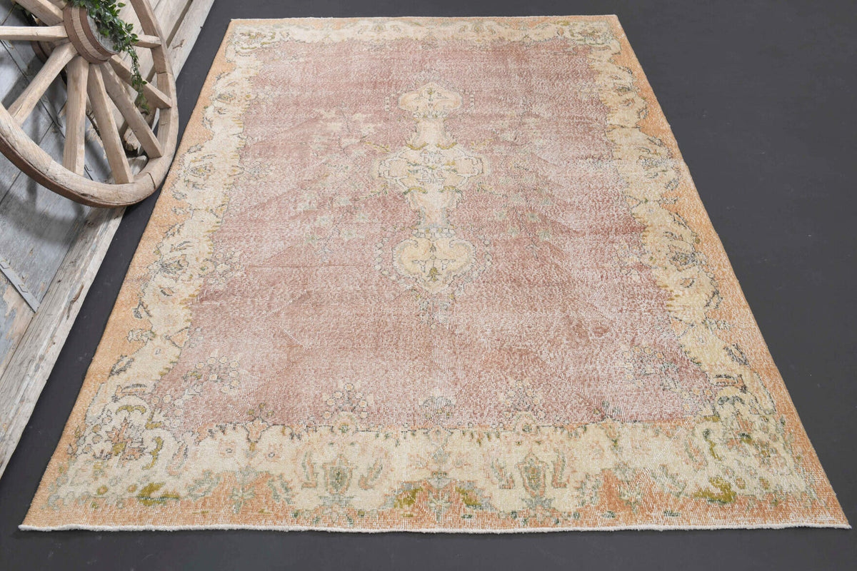 1970'lerden Anadolu kökenli oryantal desenli el dokuma vintage halı, 204x288 cm