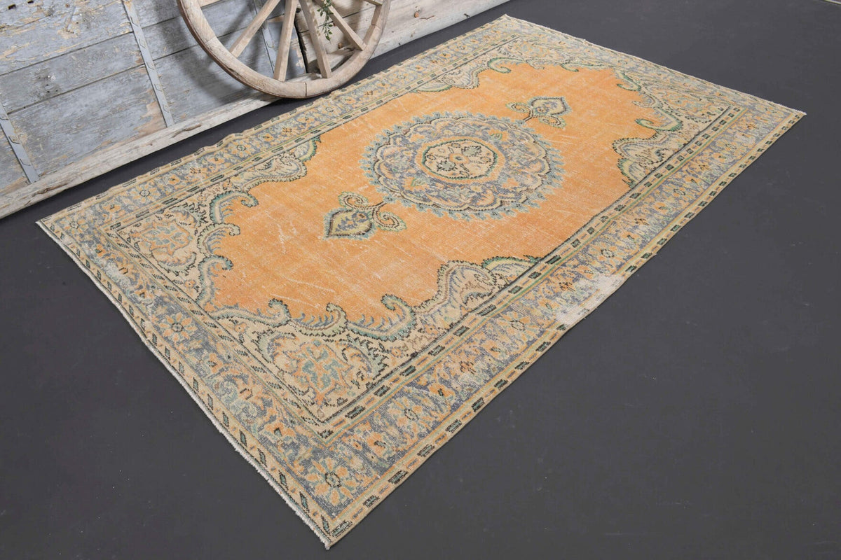 El yapımı vintage halı 183x274 cm oryantal desenli yün - yakın çekim doku detayı