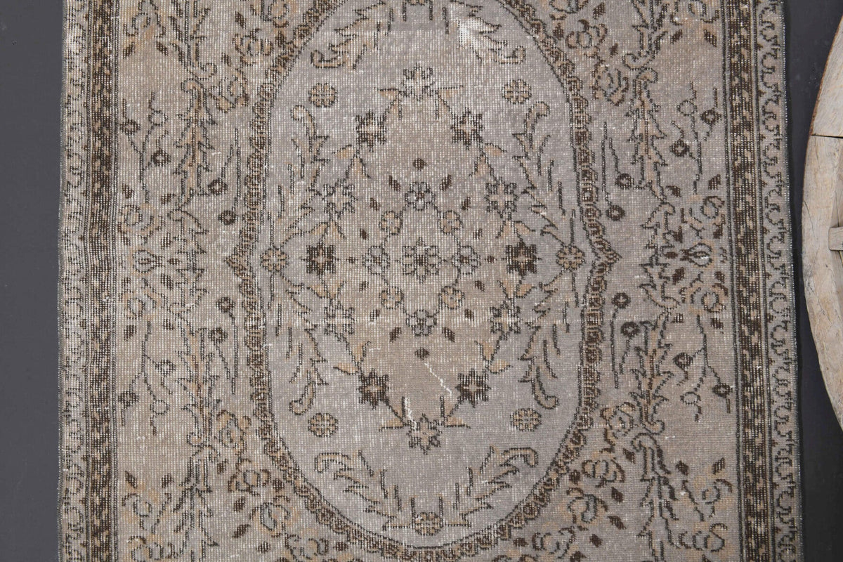 Yatak odası için oryantal desenli el dokuma vintage halı – 118x216 cm