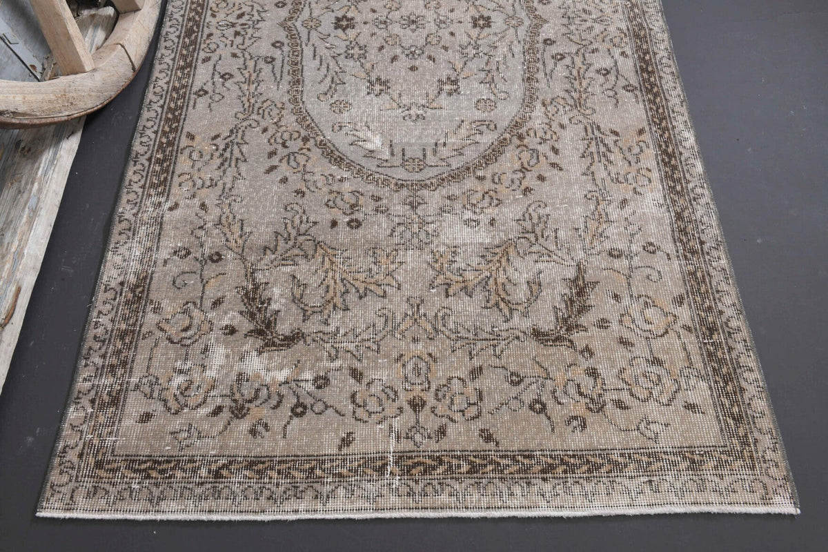 Vintage halı 118x216 cm – bej, kahverengi ve turuncu oryantal desenli, el dokuma