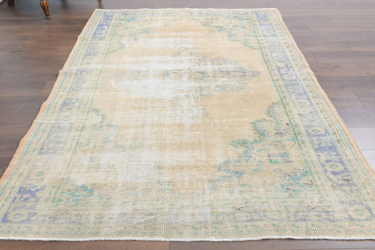 El yapımı vintage halı 188x262 cm oryantal desenli yün - yakın çekim doku detayı