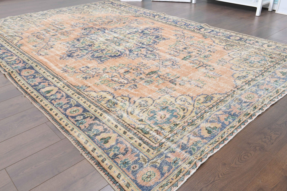 Anadolu kökenli el dokuma halı – 1970'ler üretimi, oryantal desenli