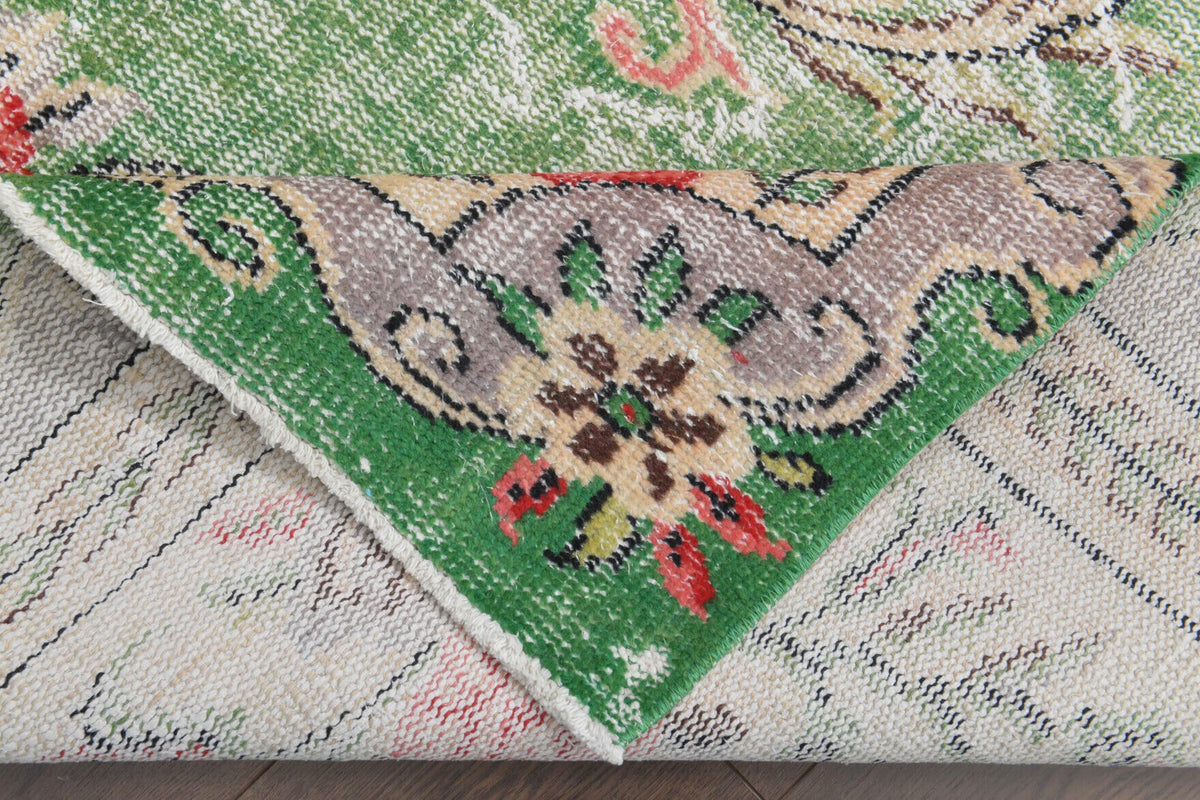 Pera Halı tek parça koleksiyonu: çiçek desenli el dokuma vintage halı, bej, beyaz ve yeşil