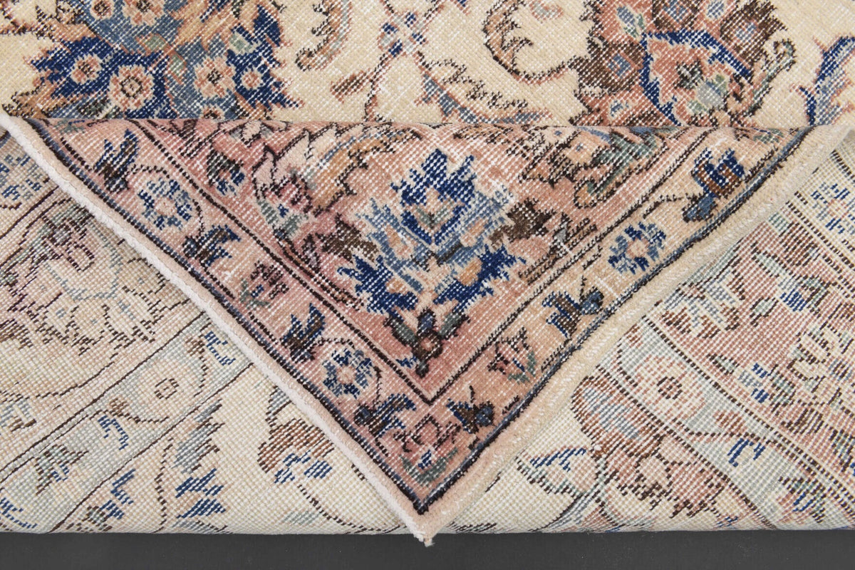 Pera Halı tek parça koleksiyonu: oryantal desenli el dokuma vintage halı, bej ve turuncu