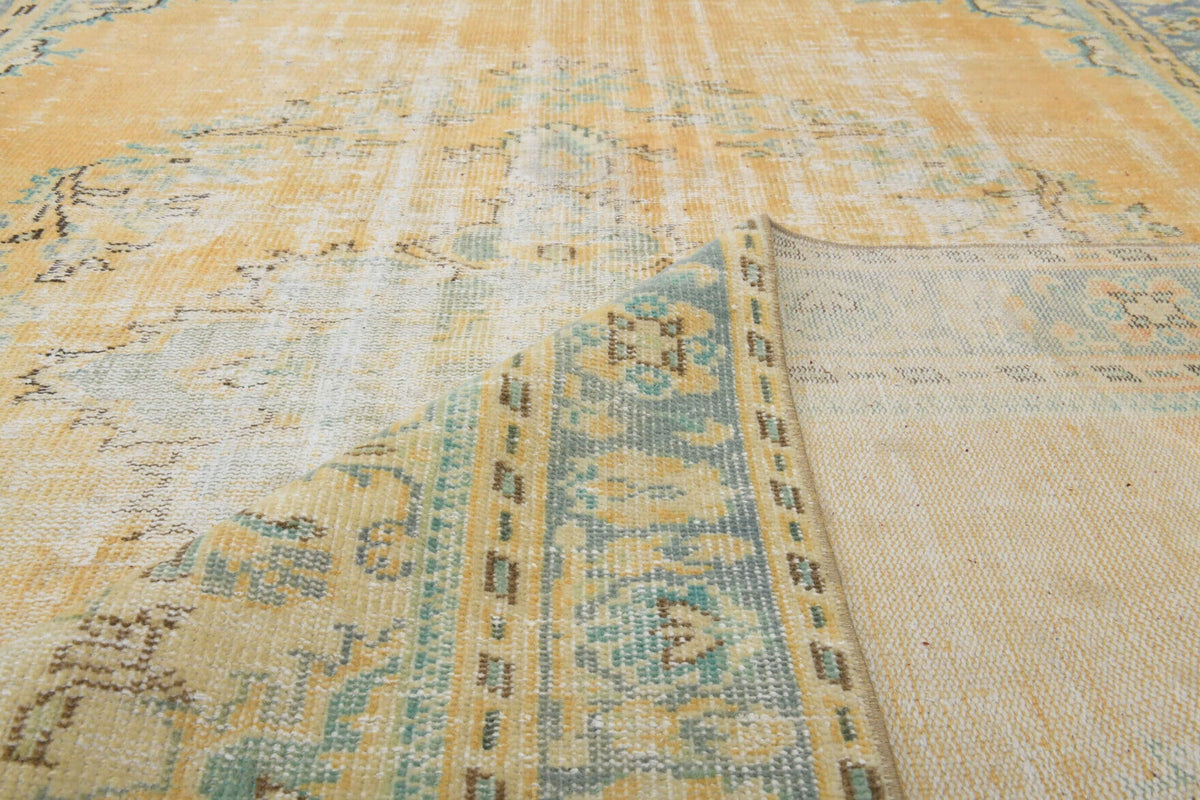 El yapımı vintage halı 183x244 cm oryantal desenli yün - ışık altında renk detayı