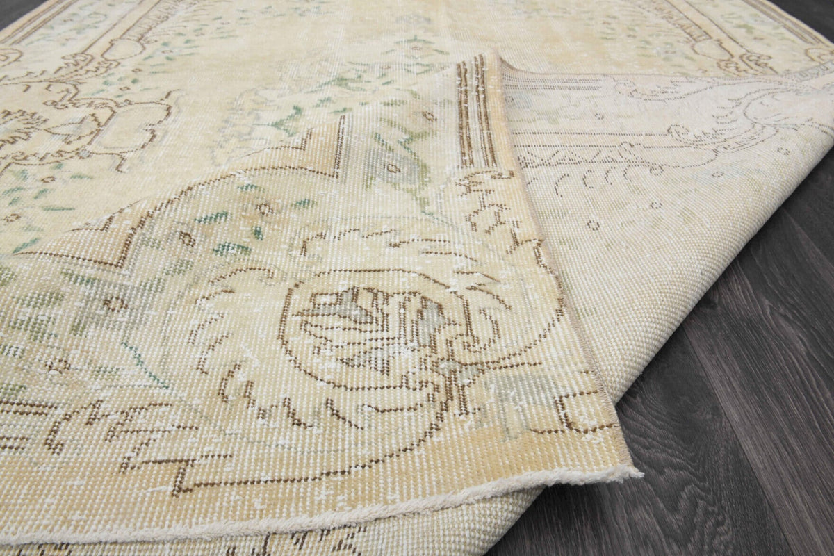 El yapımı vintage halı 152x244 cm oryantal desenli yün - ışık altında renk detayı