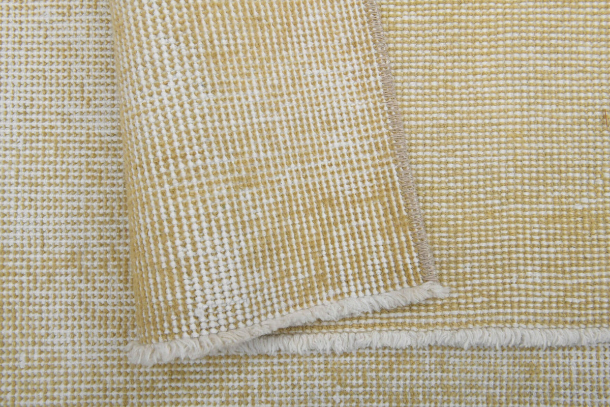 Vintage halı 202x303 cm – bej ve beyaz düz zeminli, el dokuma