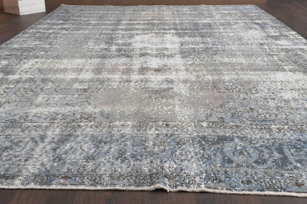 Oryantal desenli el dokuma vintage halı – gri ve beyaz tonlarda yün dokuma