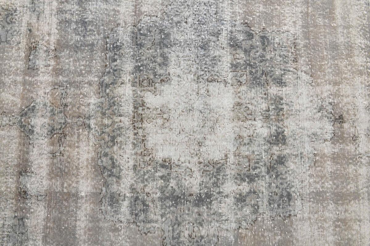 Vintage halı 199x307 cm – gri ve beyaz oryantal desenli, el dokuma