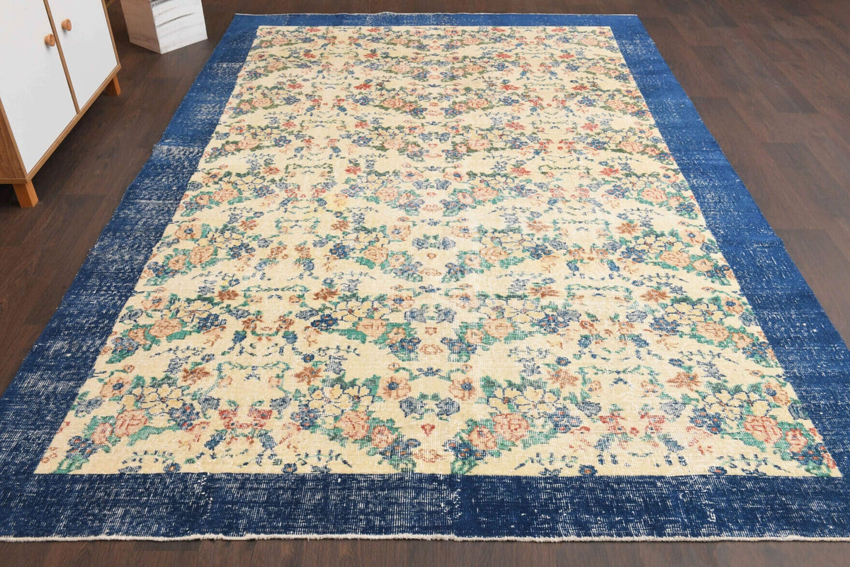 1970'lerden Anadolu kökenli çiçek desenli el dokuma vintage halı, 210x314 cm