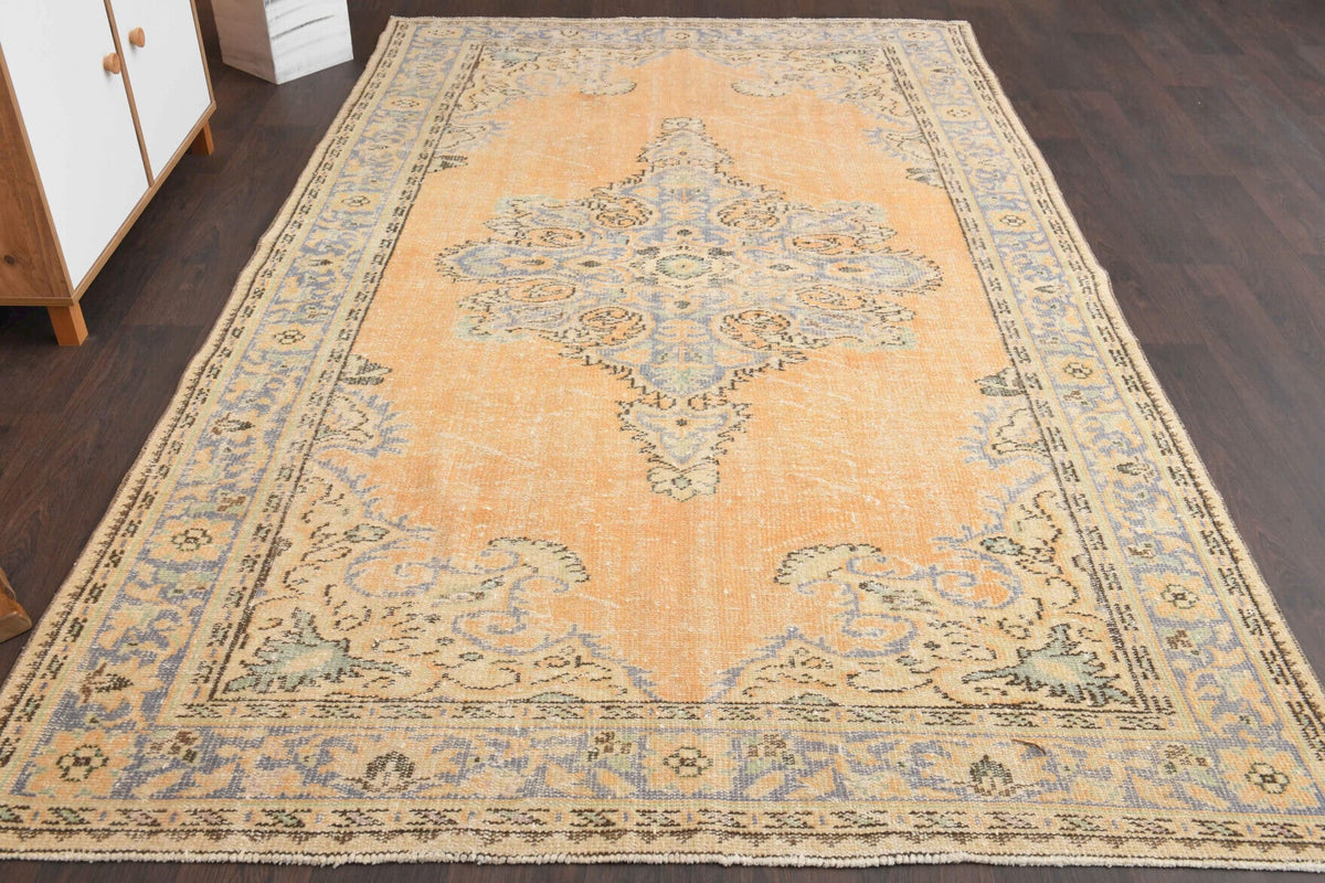 1970'lerden Anadolu kökenli oryantal desenli el dokuma vintage halı, 185x303 cm