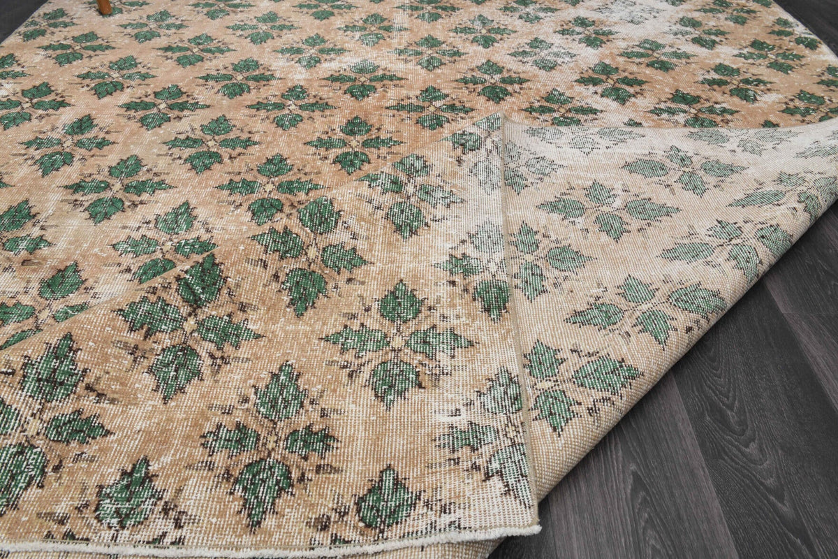Pera Halı tek parça koleksiyonu: çiçek desenli el dokuma vintage halı, turuncu ve bej