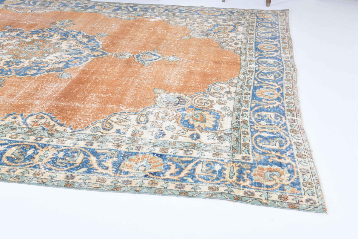 El yapımı vintage halı 234x325 cm oryantal desenli yün - mekan görünümü