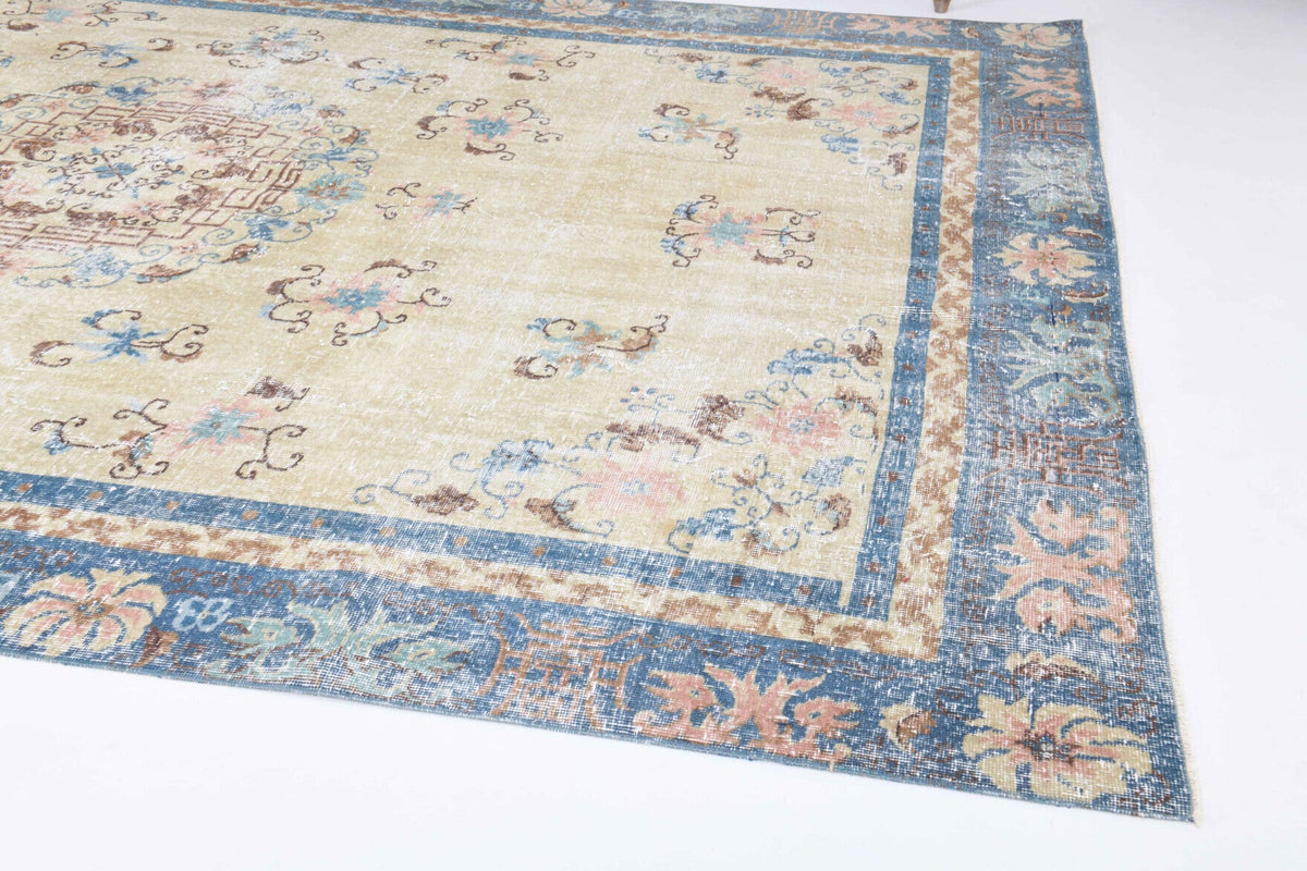 El yapımı vintage halı 213x335 cm oryantal desenli yün - mekan görünümü