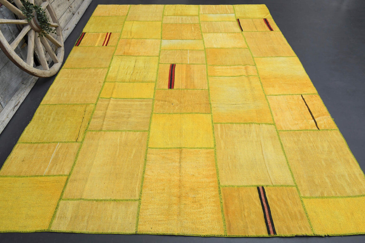 1970'lerden Anadolu kökenli düz zeminli patchwork vintage halı, 292x416 cm