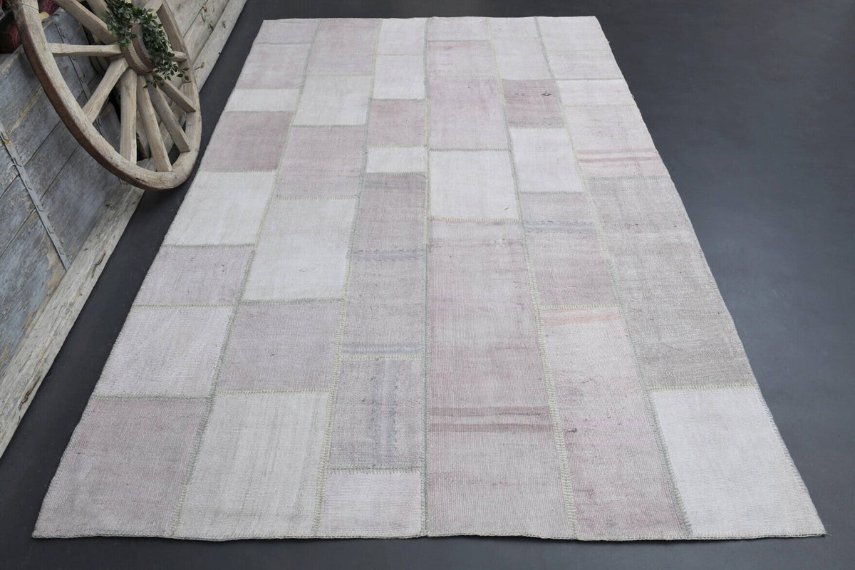 1970'lerden Anadolu kökenli düz zeminli patchwork vintage halı, 220x368 cm