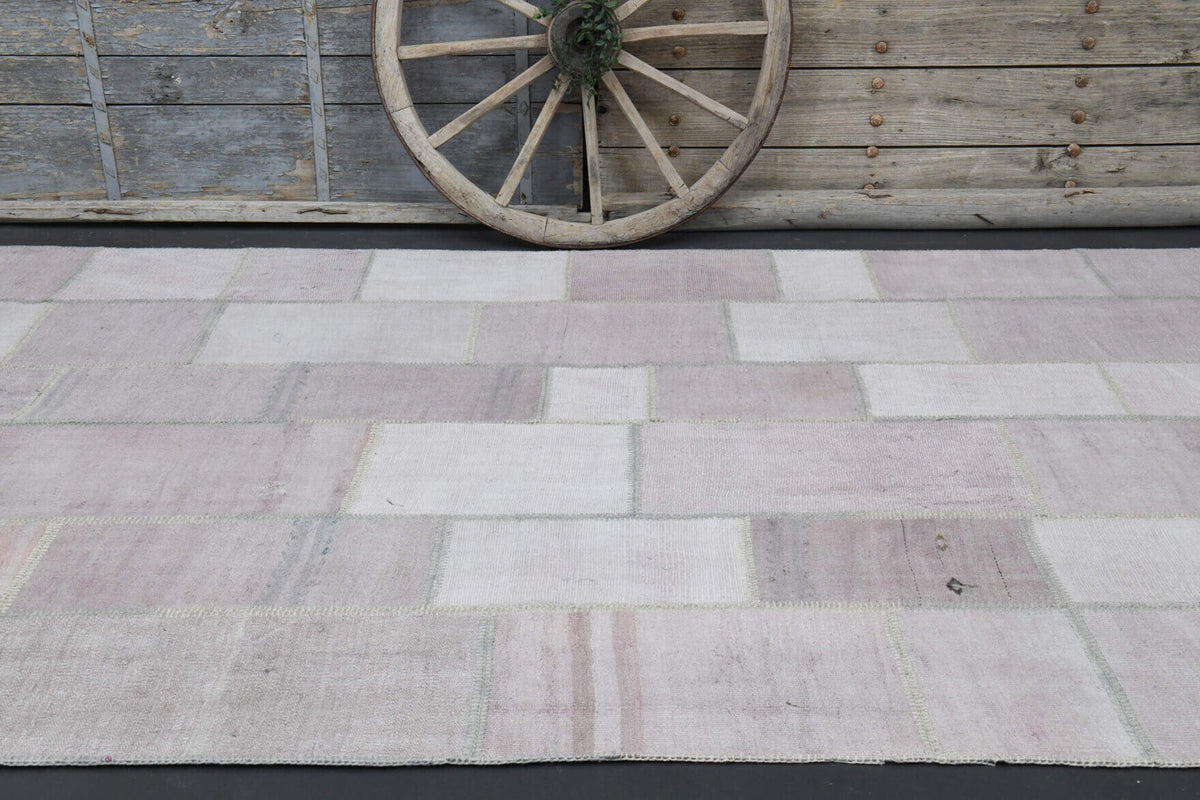 Beyaz renkli patchwork vintage halı, yün hav, kumaş taban