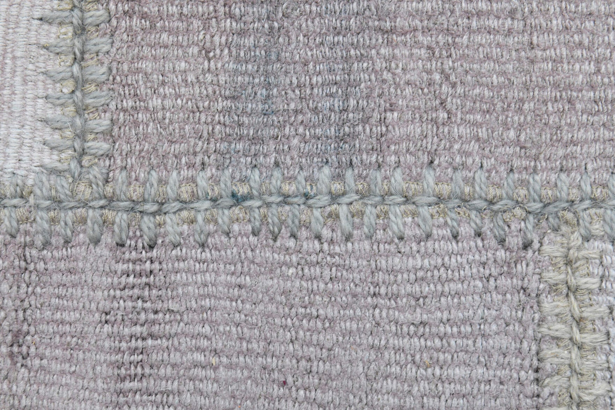 Pera Halı tek parça koleksiyonu: düz zeminli patchwork vintage halı, beyaz
